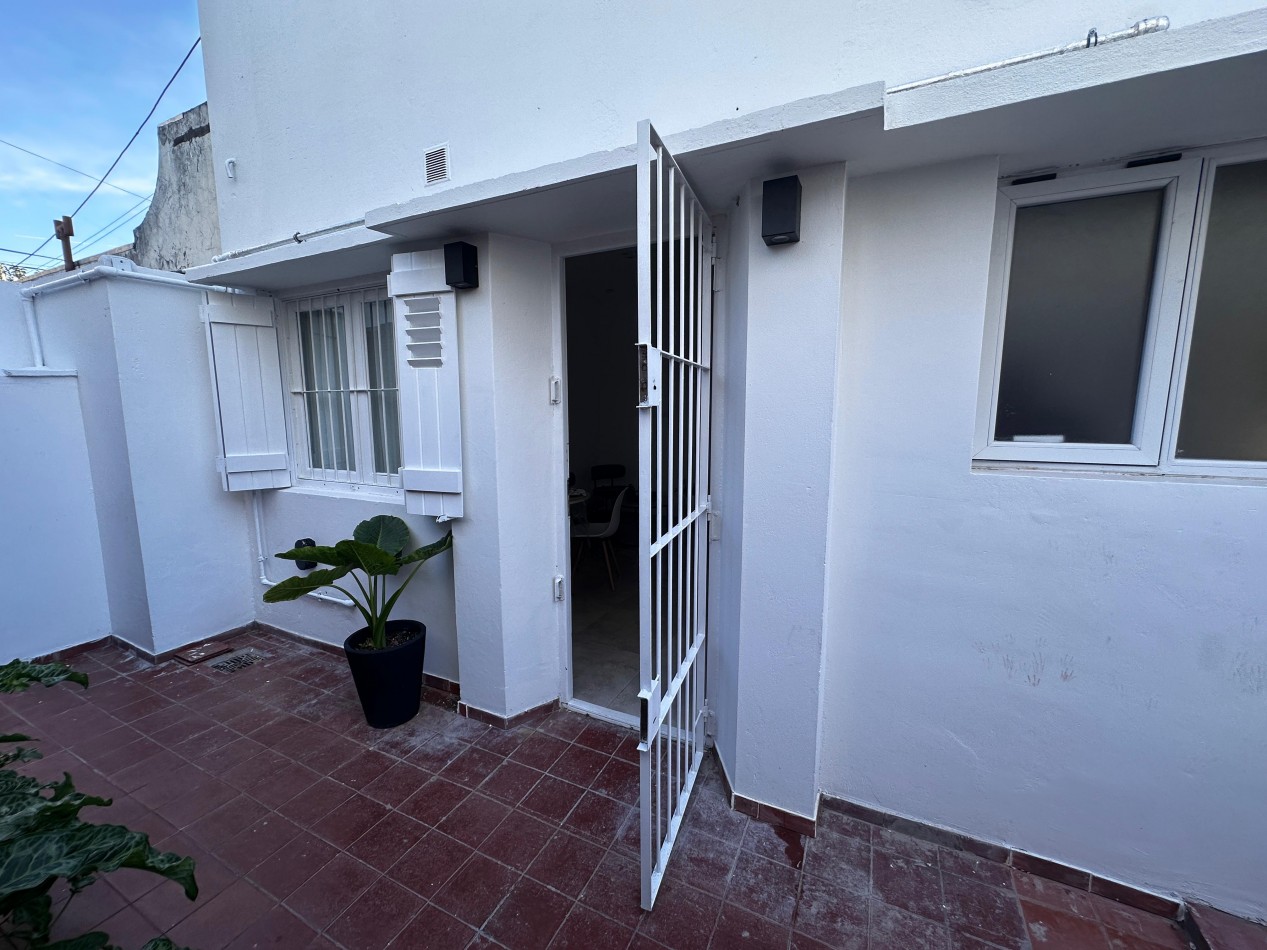 PH DOS AMBIENTES CON PATIO RECICLADO A NUEVO 