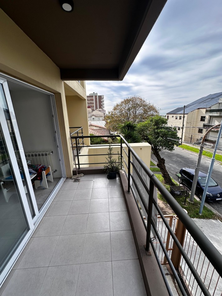 DEPARAMENTO 2 AMBIENTES CON BALCON AL FRENTE ZONA MOGOTES