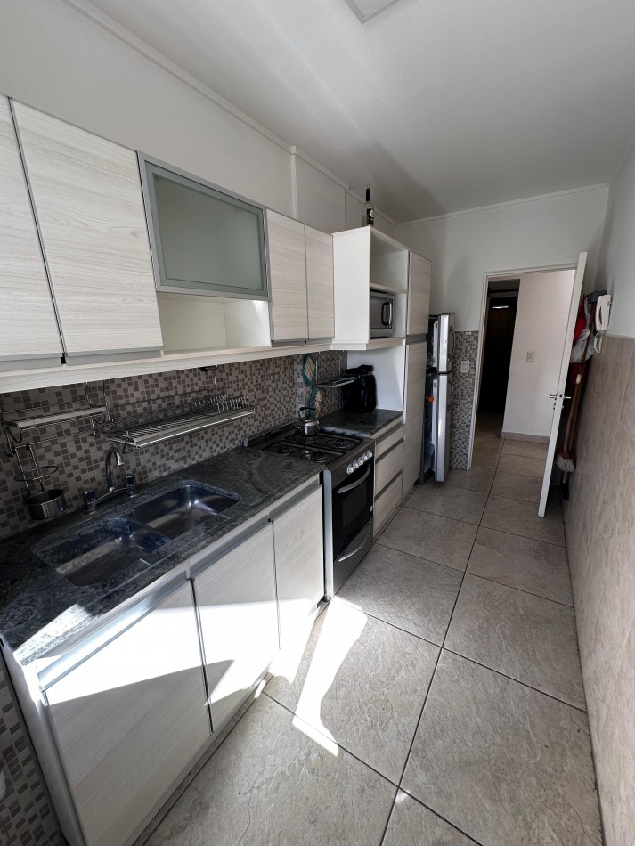 DEPARTAMENTO 3 AMBIENTES CON BALCON AL FRENTE ZONA LA PERLA