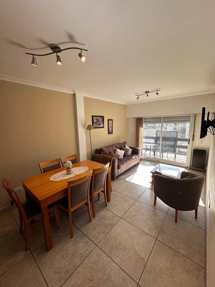DEPARTAMENTO 3 AMBIENTES CON BALCON AL FRENTE ZONA LA PERLA