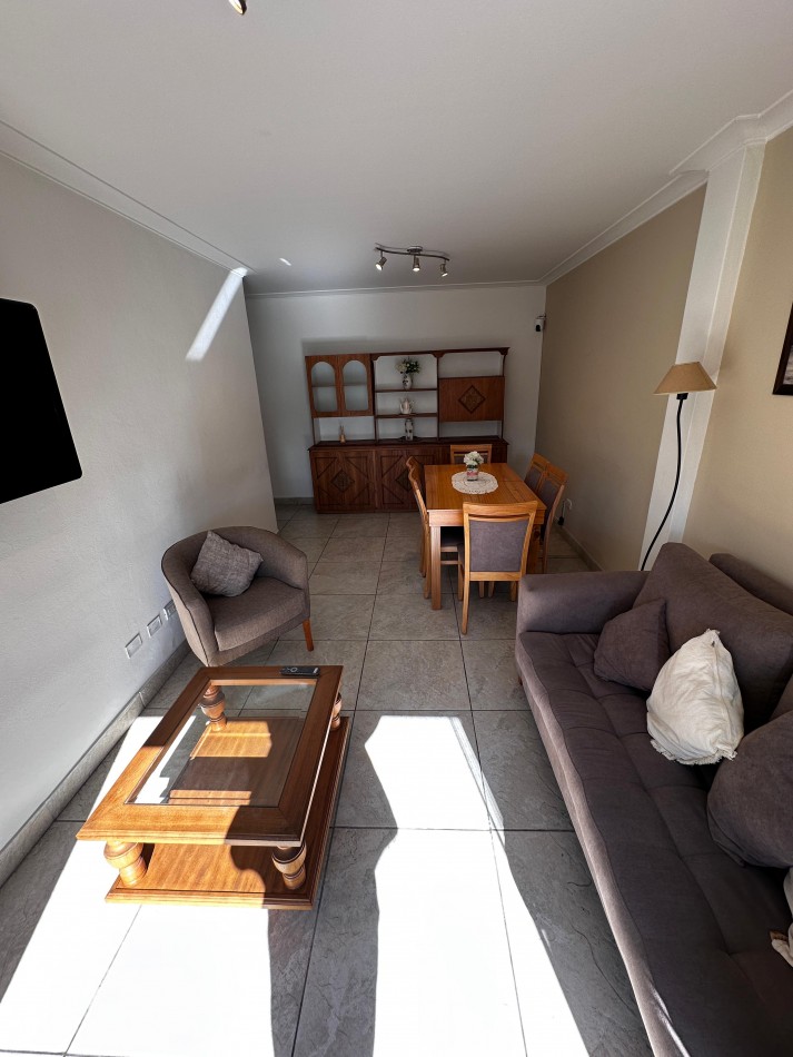 DEPARTAMENTO 3 AMBIENTES CON BALCON AL FRENTE ZONA LA PERLA