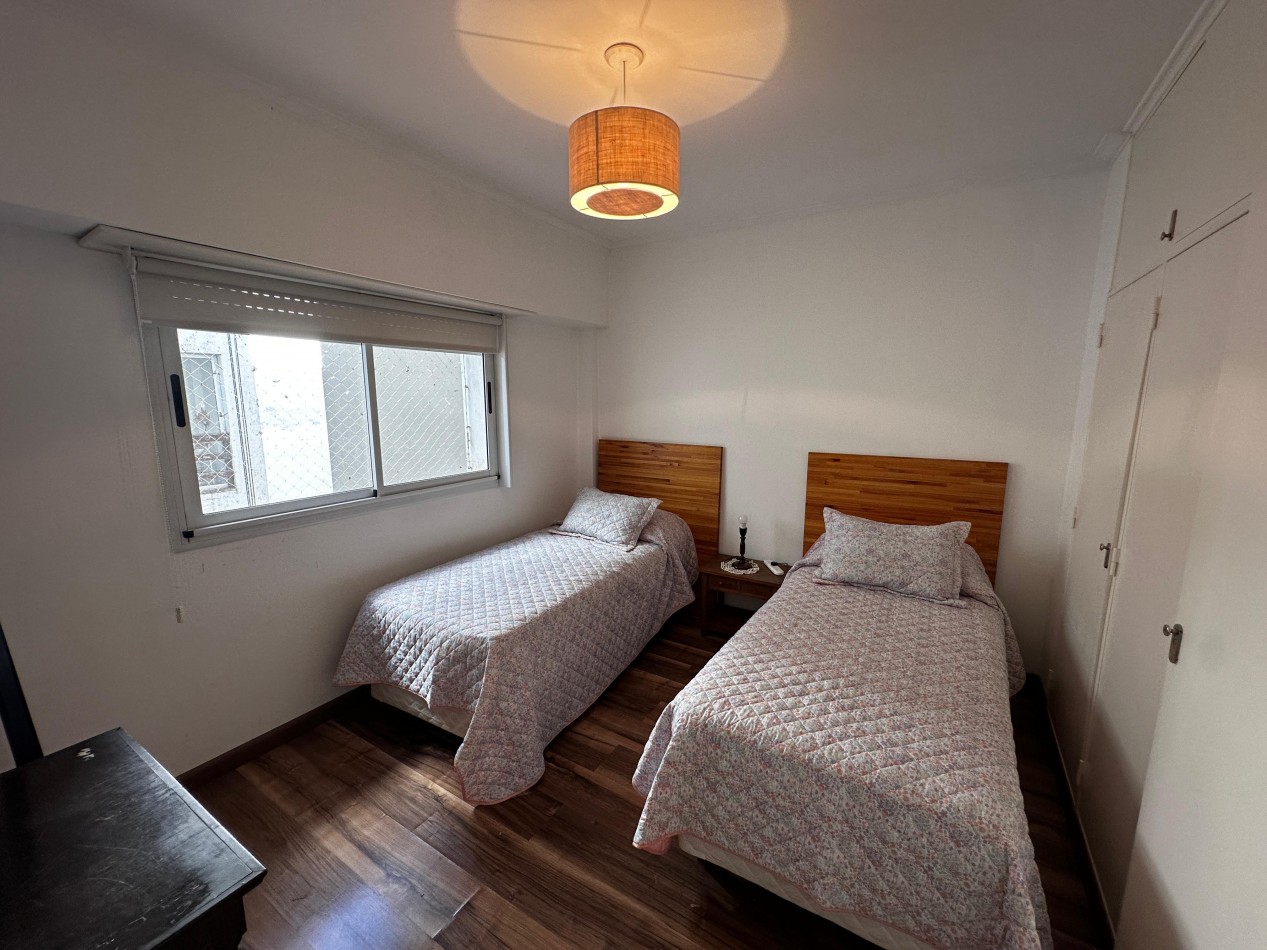 DEPARTAMENTO 3 AMBIENTES CON BALCON AL FRENTE ZONA LA PERLA