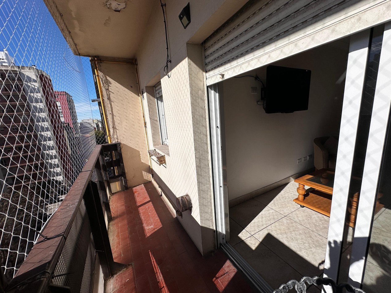 DEPARTAMENTO 3 AMBIENTES CON BALCON AL FRENTE ZONA LA PERLA