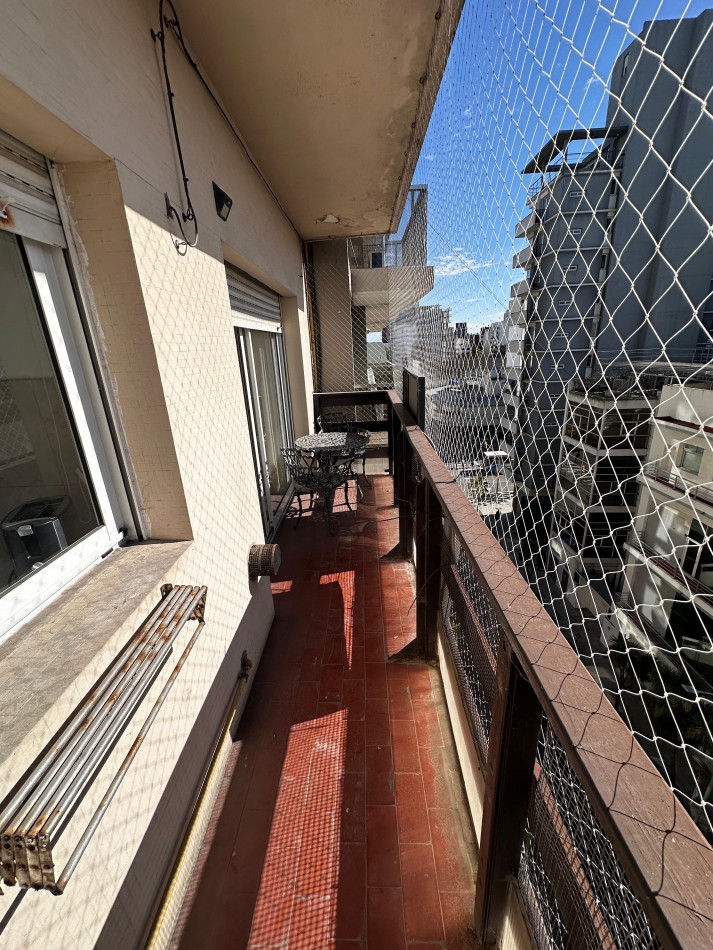 DEPARTAMENTO 3 AMBIENTES CON BALCON AL FRENTE ZONA LA PERLA