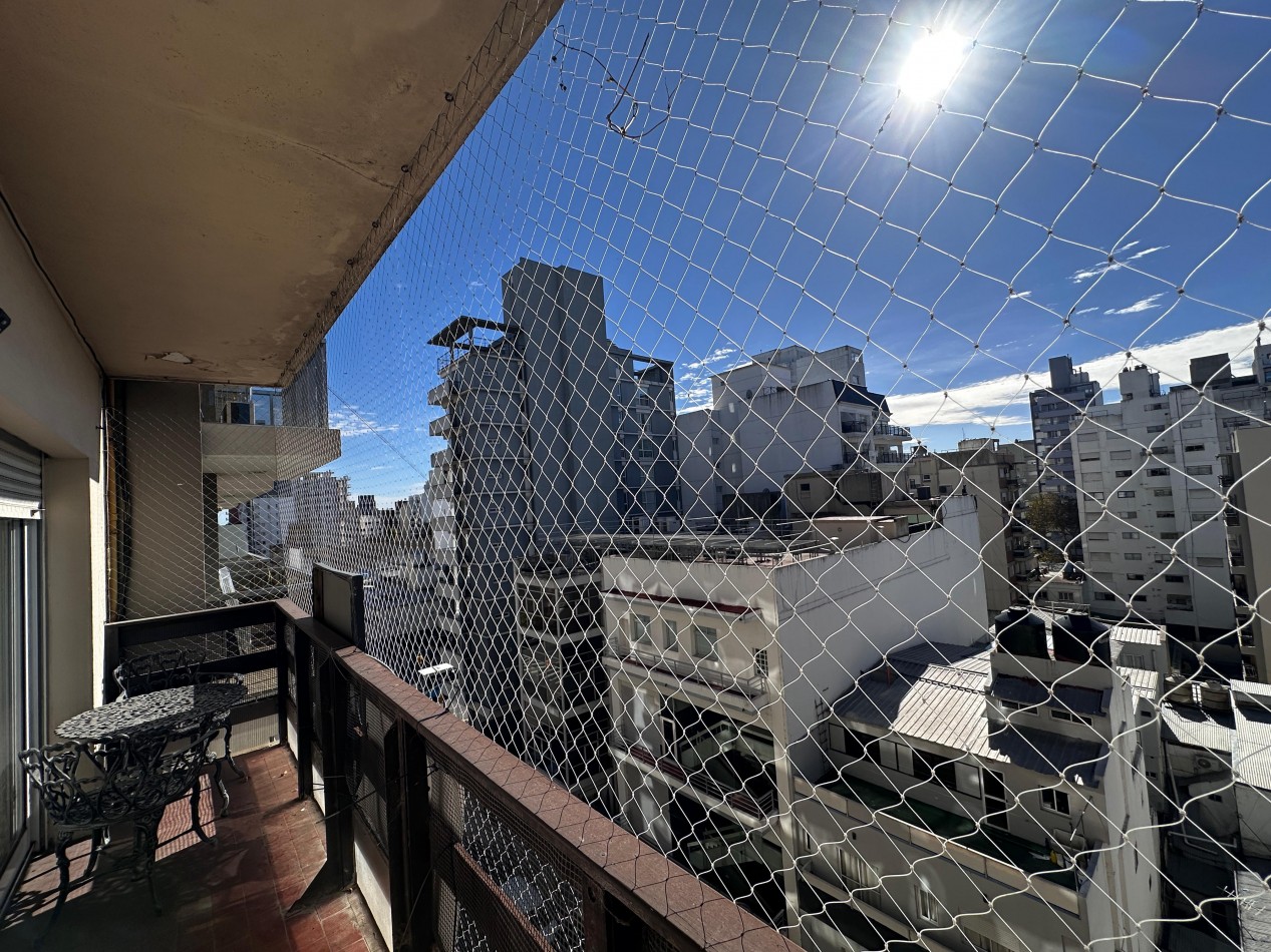 DEPARTAMENTO 3 AMBIENTES CON BALCON AL FRENTE ZONA LA PERLA