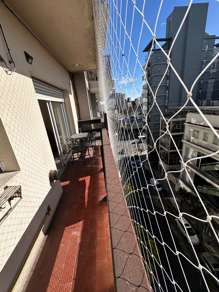 DEPARTAMENTO 3 AMBIENTES CON BALCON AL FRENTE ZONA LA PERLA