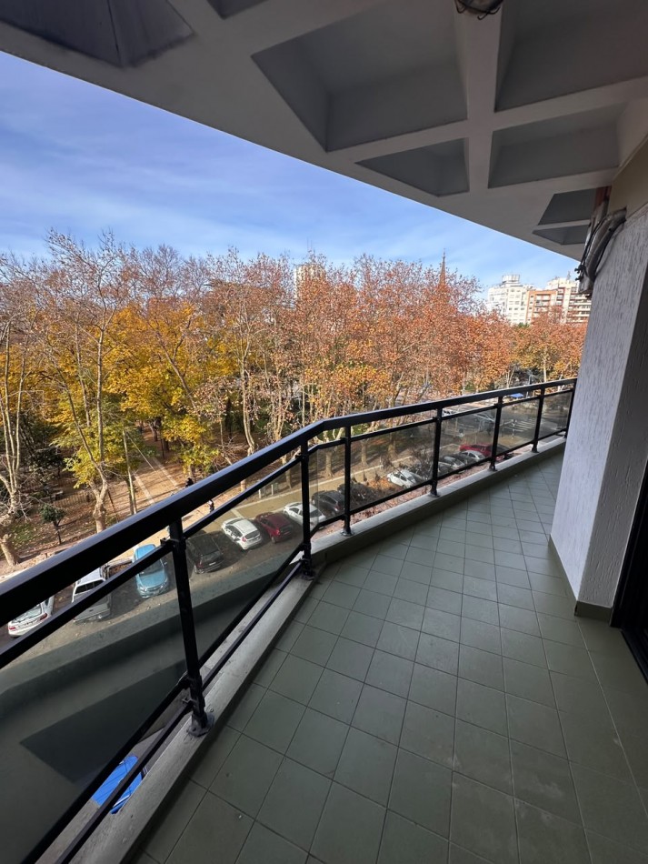 DEPARTAMENTO 3 AMBIENTES CON BALCON CORRIDO A LA CALLE