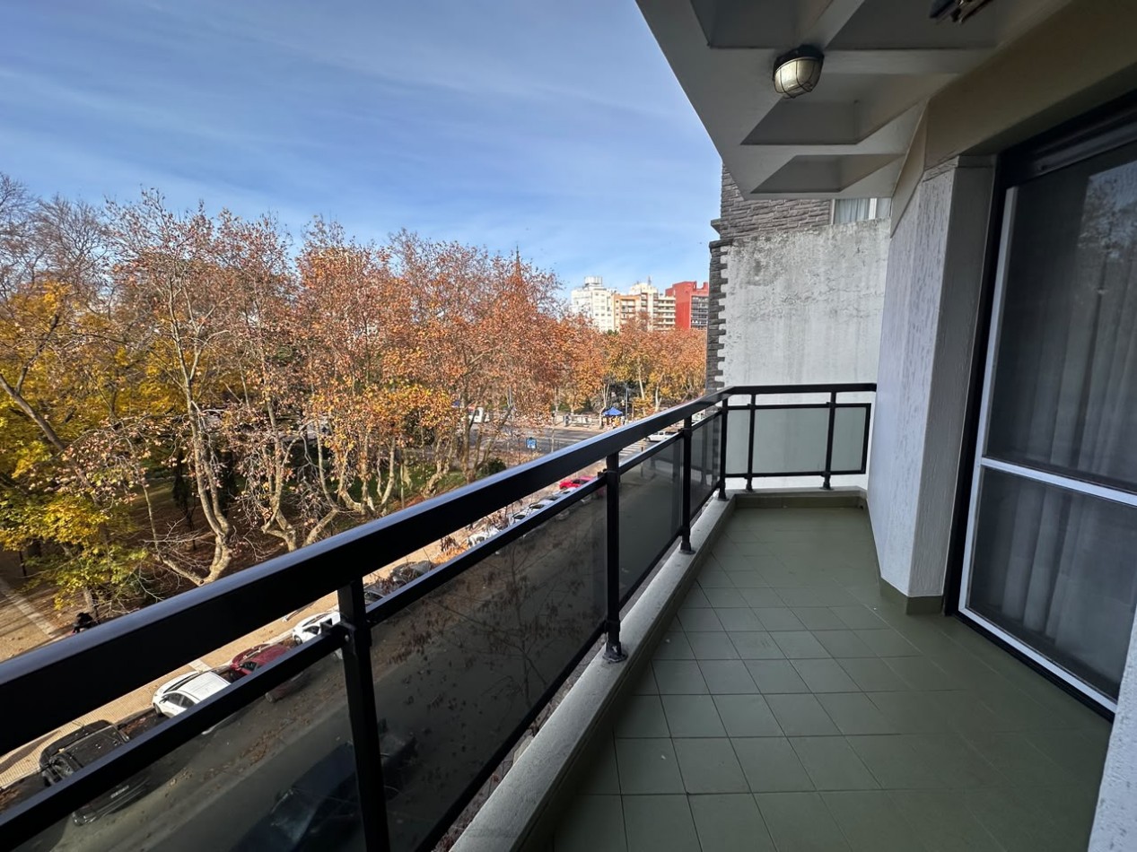 DEPARTAMENTO 3 AMBIENTES CON BALCON CORRIDO A LA CALLE