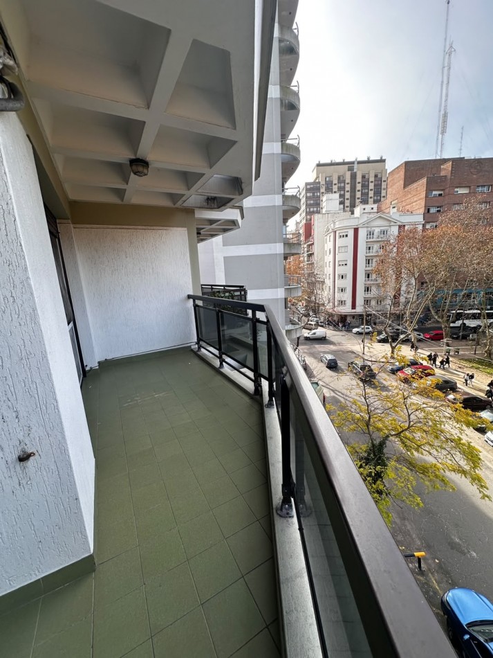 DEPARTAMENTO 3 AMBIENTES CON BALCON CORRIDO A LA CALLE