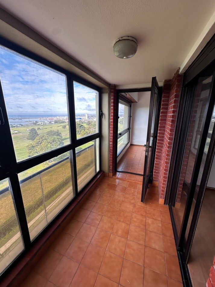 VENTA DEPARTAMENTO 2 AMBIENTES CON COCHERA,BAULERA Y VISTA AL MAR