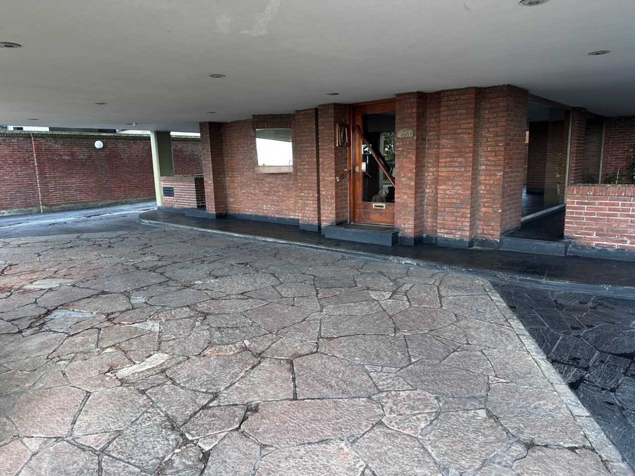 VENTA DEPARTAMENTO 2 AMBIENTES CON COCHERA,BAULERA Y VISTA AL MAR