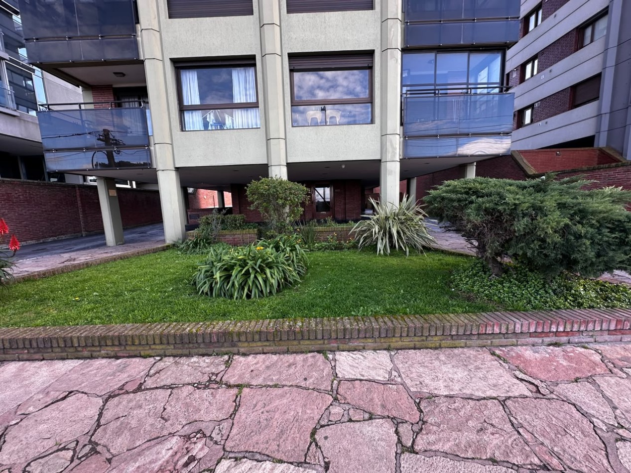 VENTA DEPARTAMENTO 2 AMBIENTES CON COCHERA,BAULERA Y VISTA AL MAR