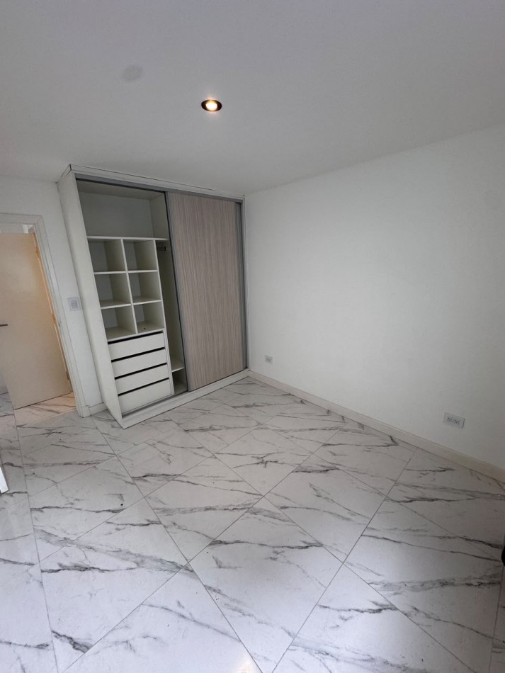 VENTA DEPARTAMENTO 2 AMBIENTES A ESTRENAR CON BALCON Y COCHERA