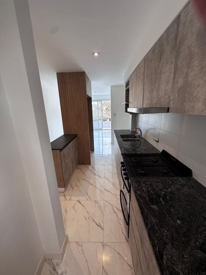 VENTA DEPARTAMENTO 2 AMBIENTES A ESTRENAR CON BALCON Y COCHERA