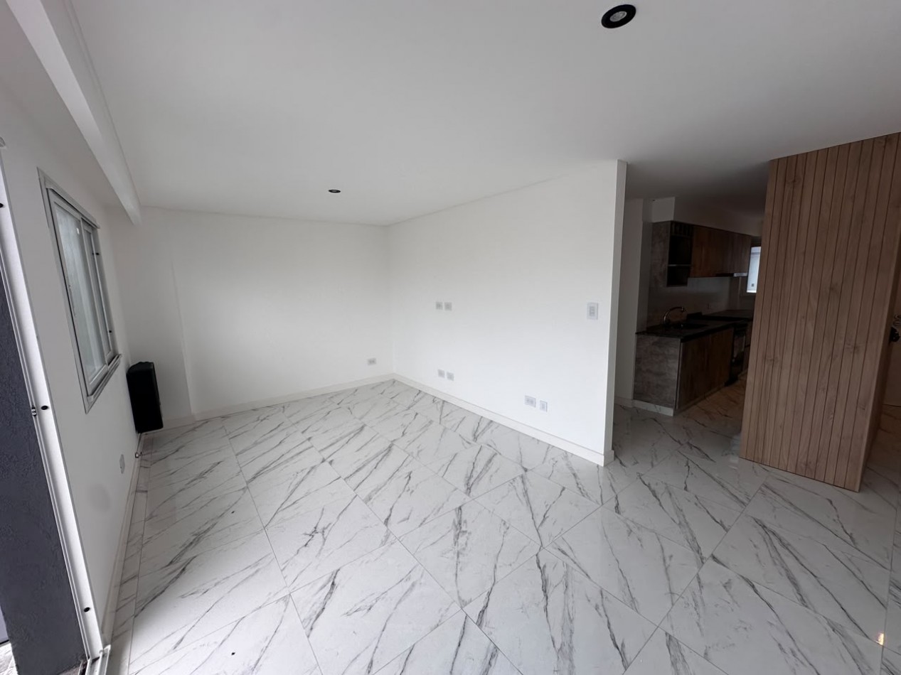 VENTA DEPARTAMENTO 2 AMBIENTES A ESTRENAR CON BALCON Y COCHERA