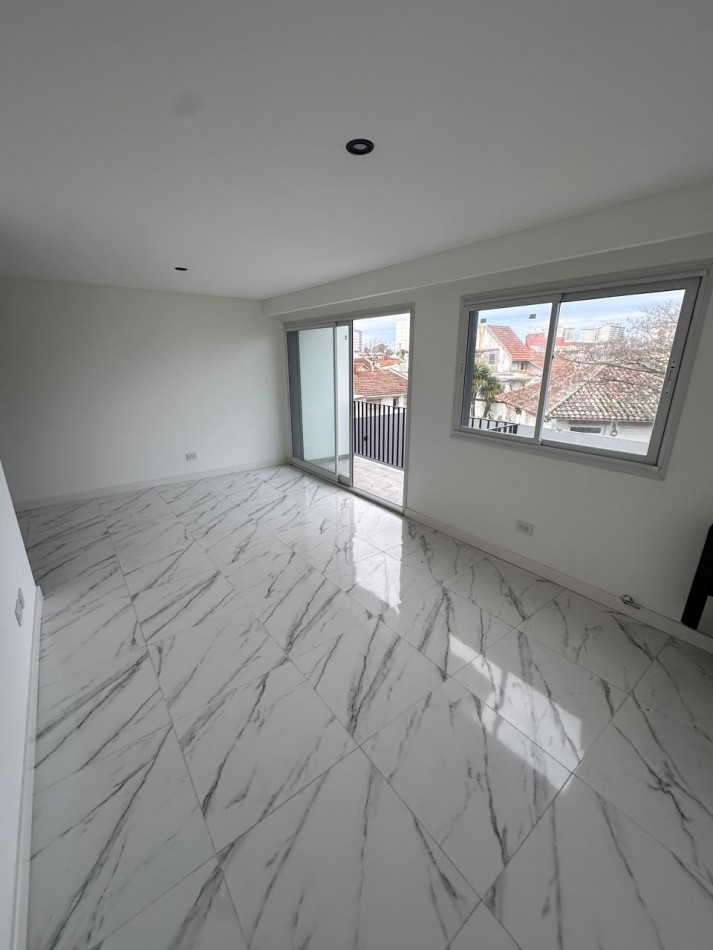 VENTA DEPARTAMENTO 2 AMBIENTES A ESTRENAR CON BALCON Y COCHERA