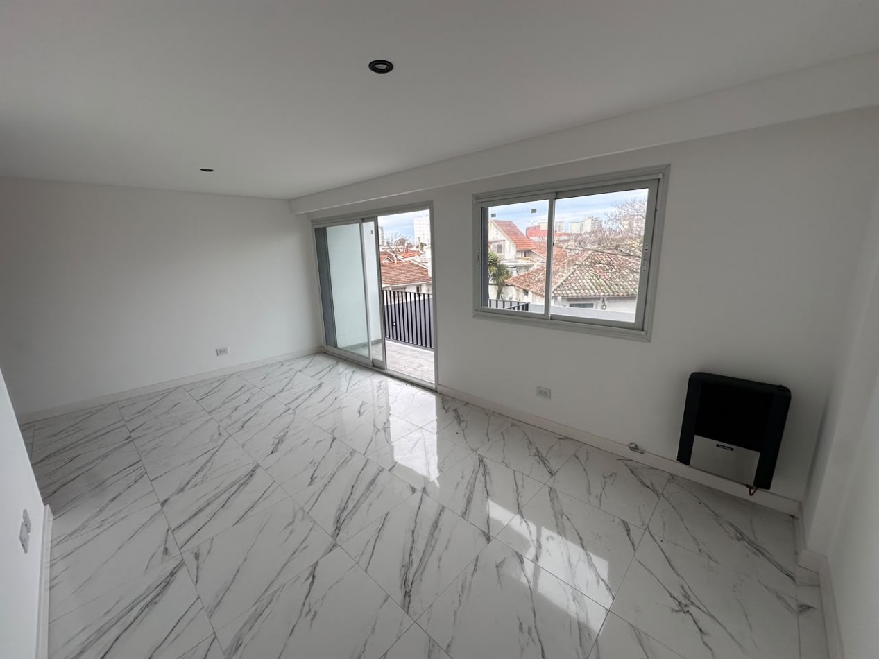 VENTA DEPARTAMENTO 2 AMBIENTES A ESTRENAR CON BALCON Y COCHERA