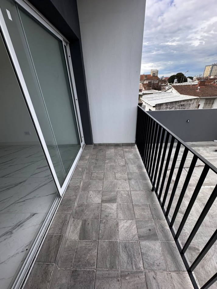 VENTA DEPARTAMENTO 2 AMBIENTES A ESTRENAR CON BALCON Y COCHERA