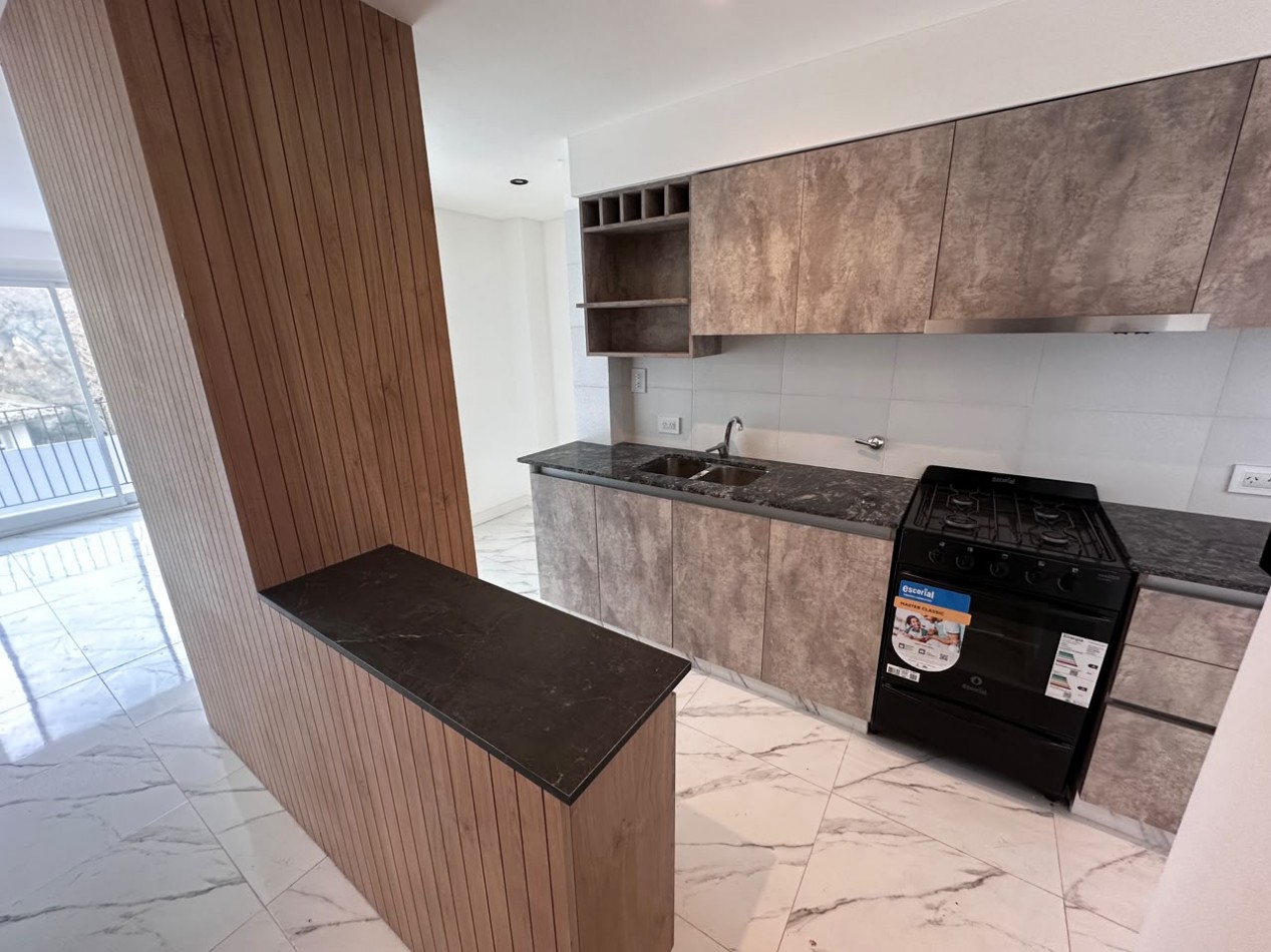 VENTA DEPARTAMENTO 2 AMBIENTES A ESTRENAR CON BALCON Y COCHERA