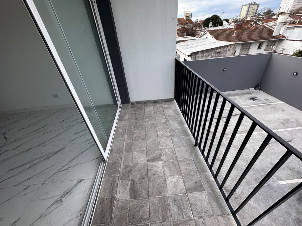 VENTA DEPARTAMENTO 2 AMBIENTES A ESTRENAR CON BALCON Y COCHERA
