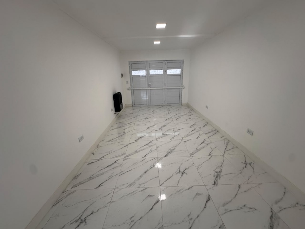 VENTA DUPLEX 3 AMBIENTES CON GARAGE Y PATIO