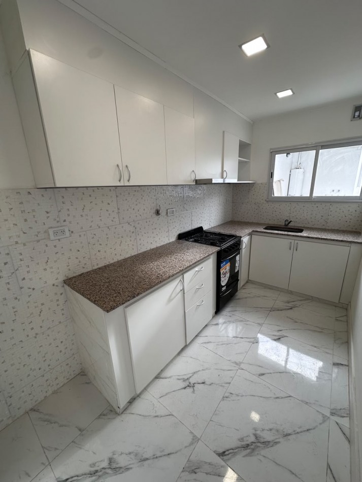 VENTA DUPLEX 3 AMBIENTES CON GARAGE Y PATIO