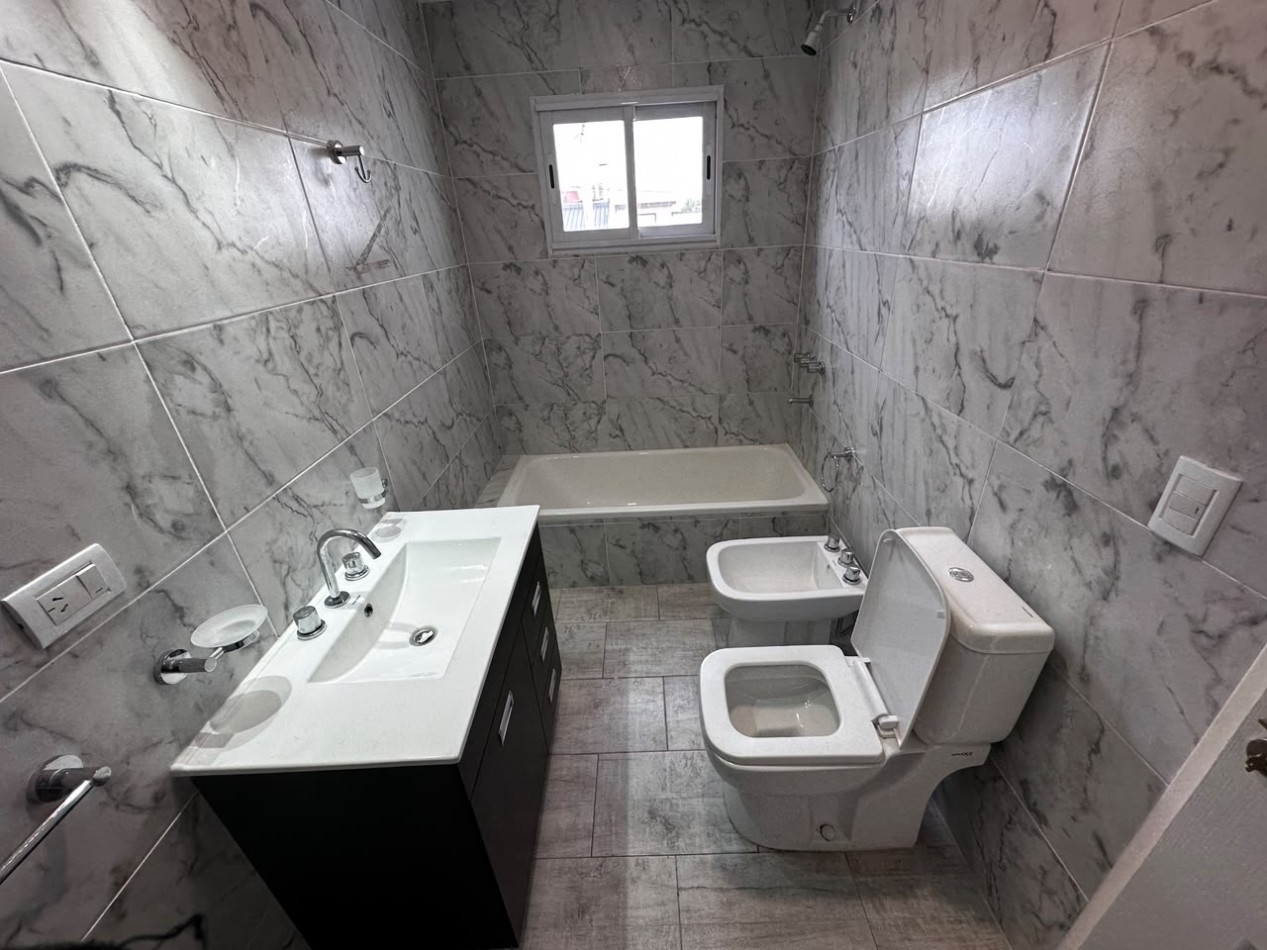 VENTA DUPLEX 3 AMBIENTES CON GARAGE Y PATIO
