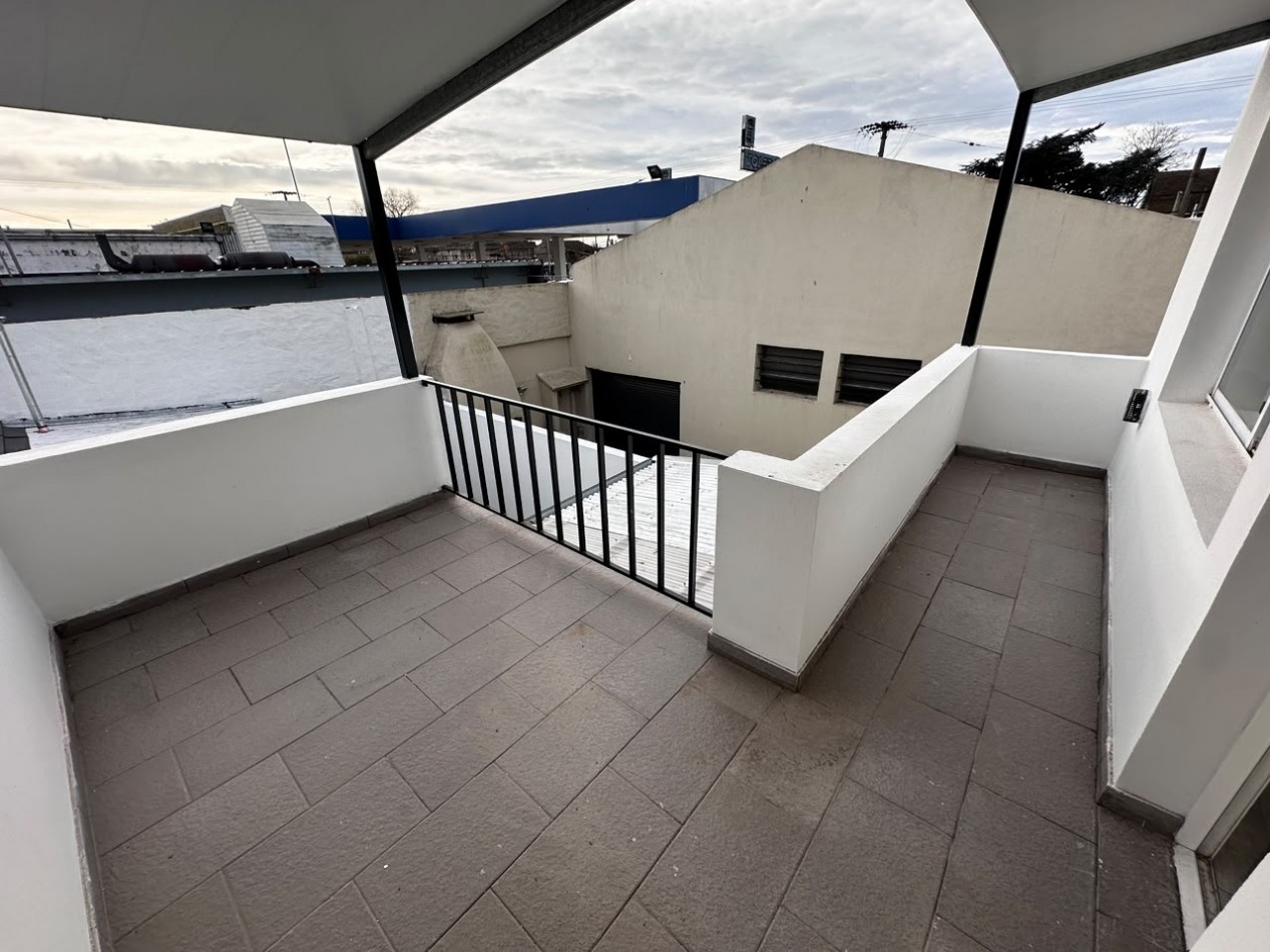 VENTA DUPLEX 3 AMBIENTES CON GARAGE Y PATIO