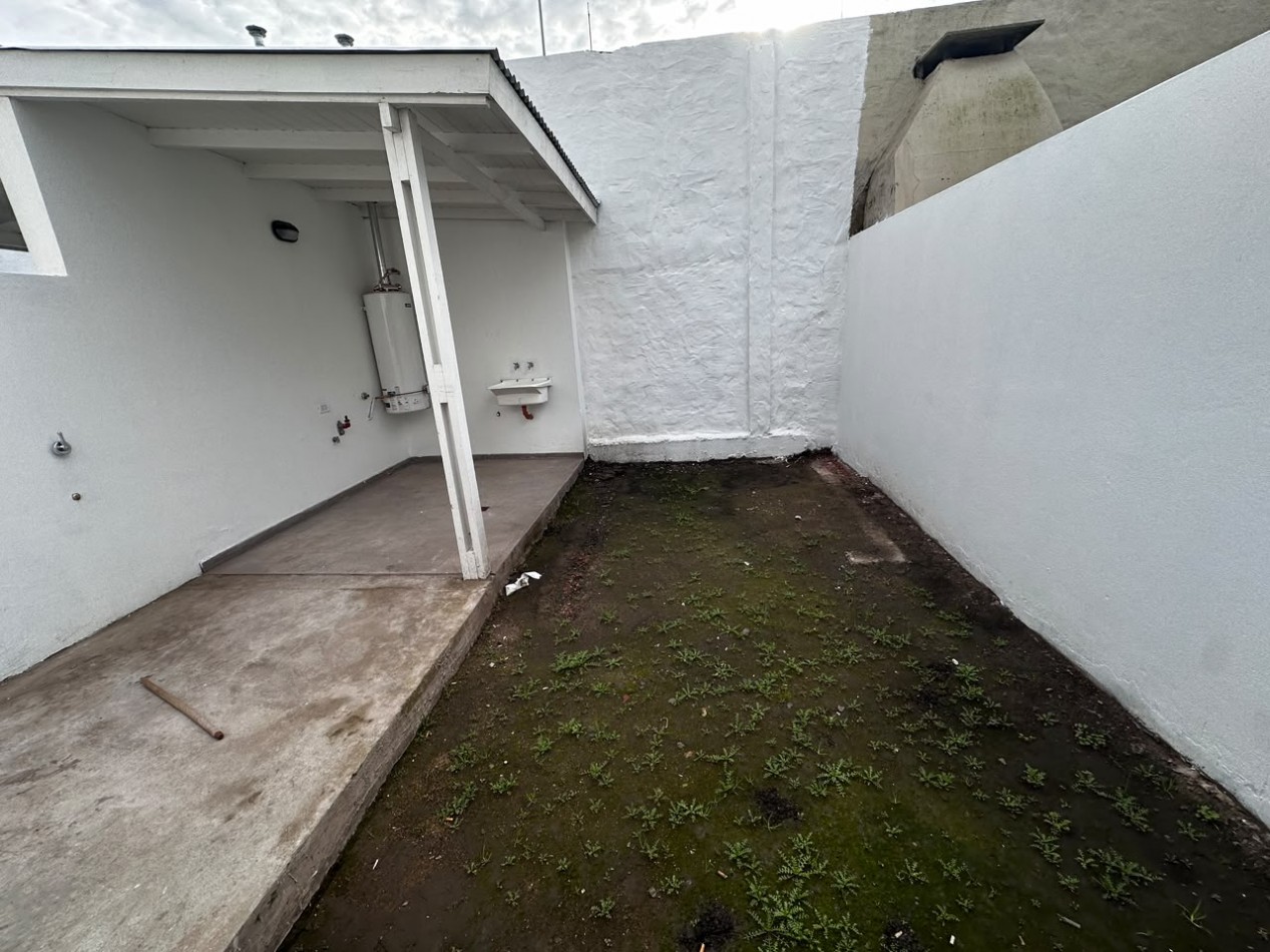 VENTA DUPLEX 3 AMBIENTES CON GARAGE Y PATIO