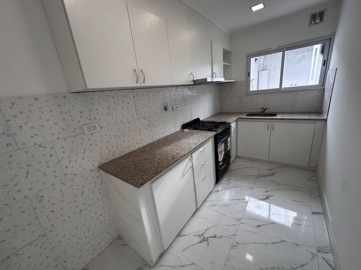 VENTA DUPLEX 3 AMBIENTES CON GARAGE Y PATIO