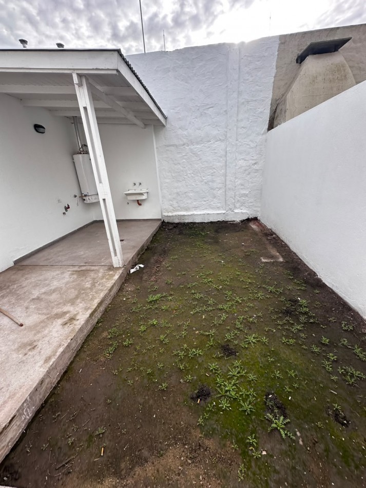 VENTA DUPLEX 3 AMBIENTES CON GARAGE Y PATIO