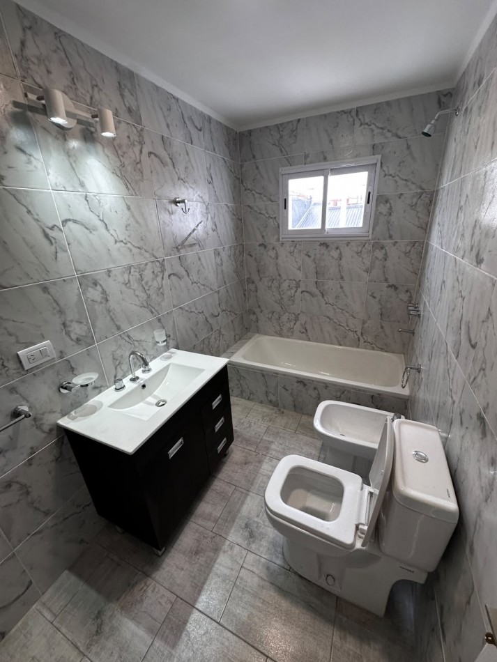 VENTA DUPLEX 3 AMBIENTES CON GARAGE Y PATIO