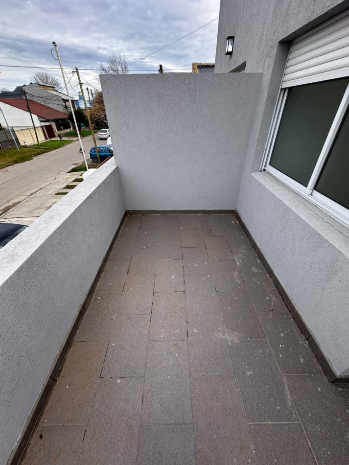 VENTA DUPLEX 3 AMBIENTES CON GARAGE Y PATIO