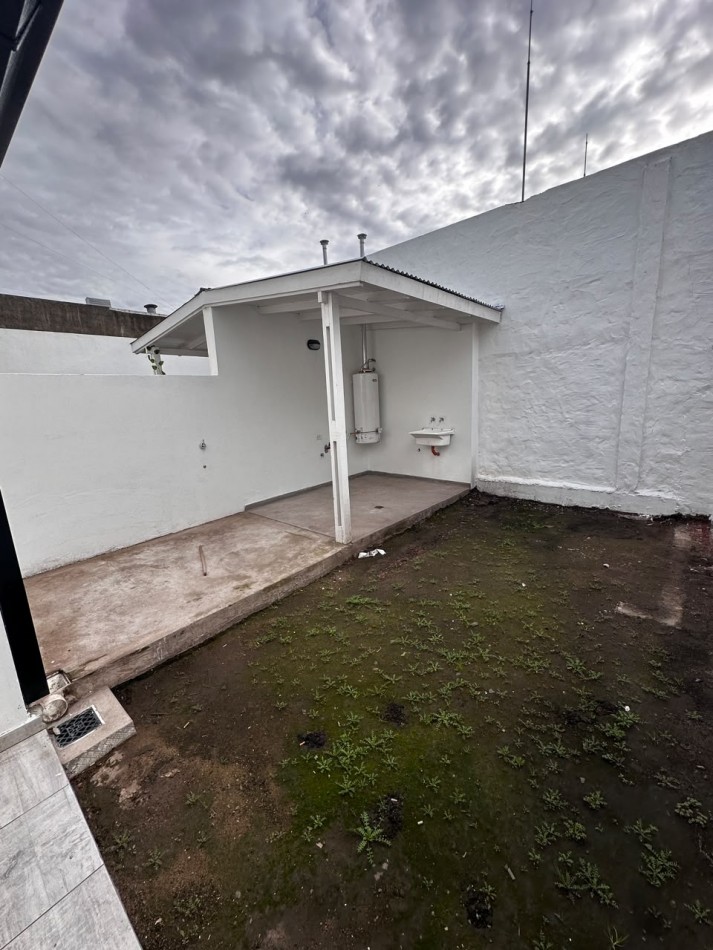 VENTA DUPLEX 3 AMBIENTES CON GARAGE Y PATIO