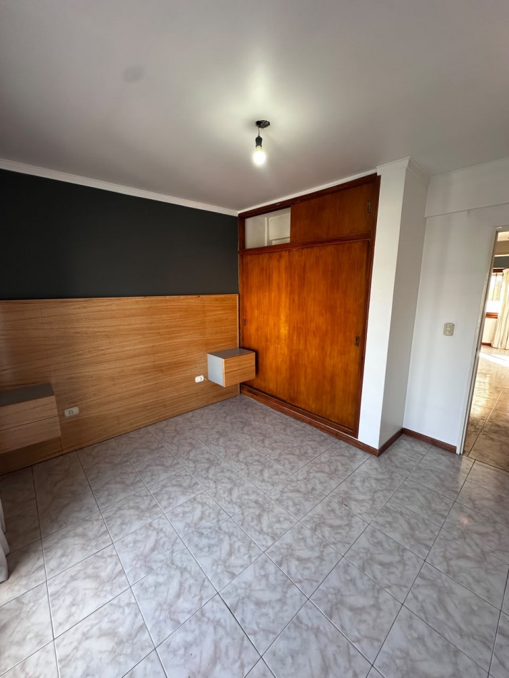ALQUILER DEPARTAMENTO TRES AMBIENTES CON COCHERA, BALCON Y PATIO