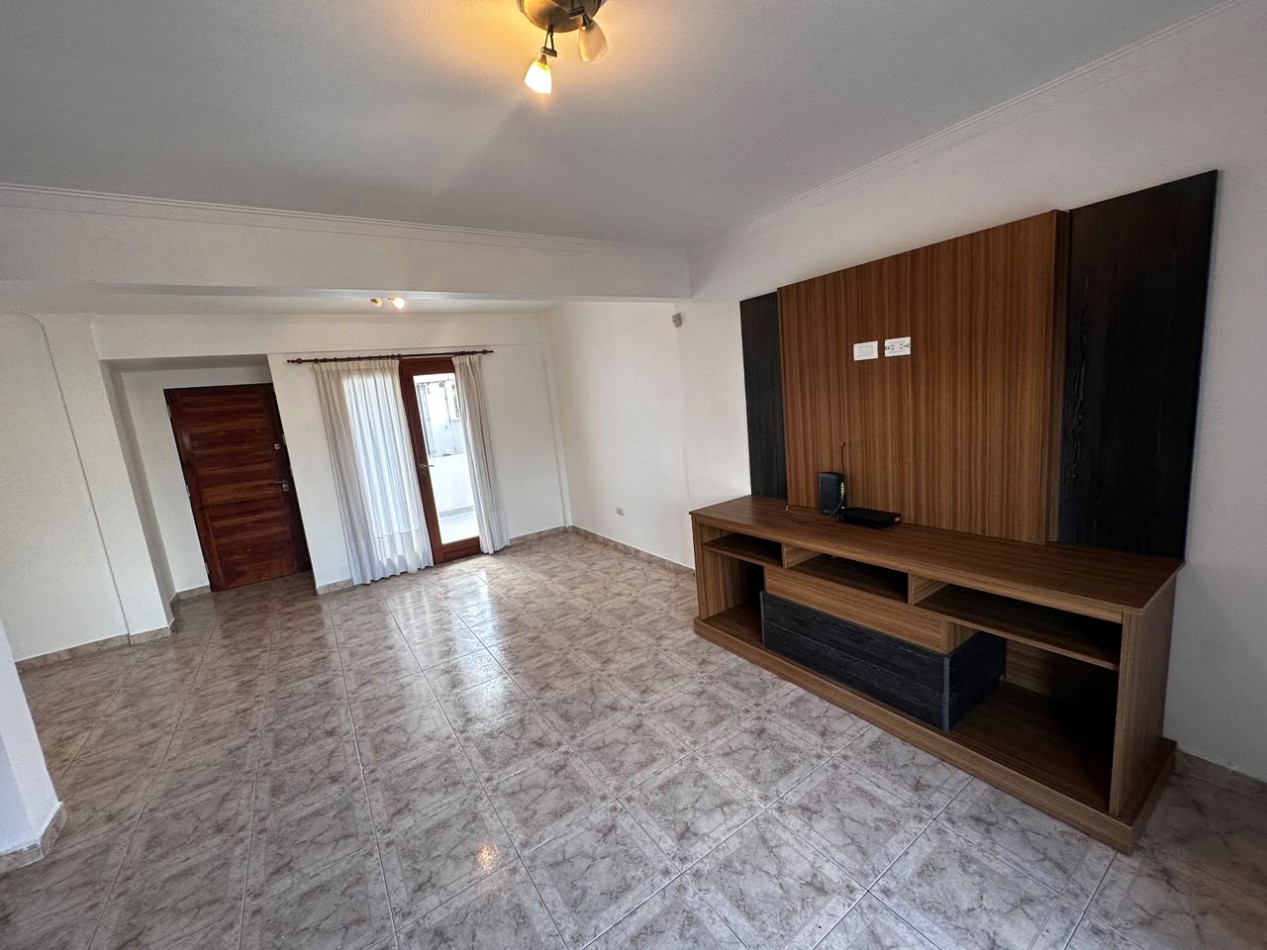 ALQUILER DEPARTAMENTO TRES AMBIENTES CON COCHERA, BALCON Y PATIO