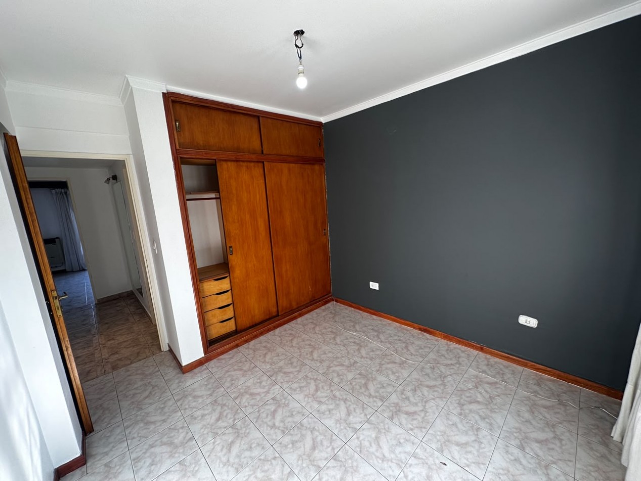 ALQUILER DEPARTAMENTO TRES AMBIENTES CON COCHERA, BALCON Y PATIO