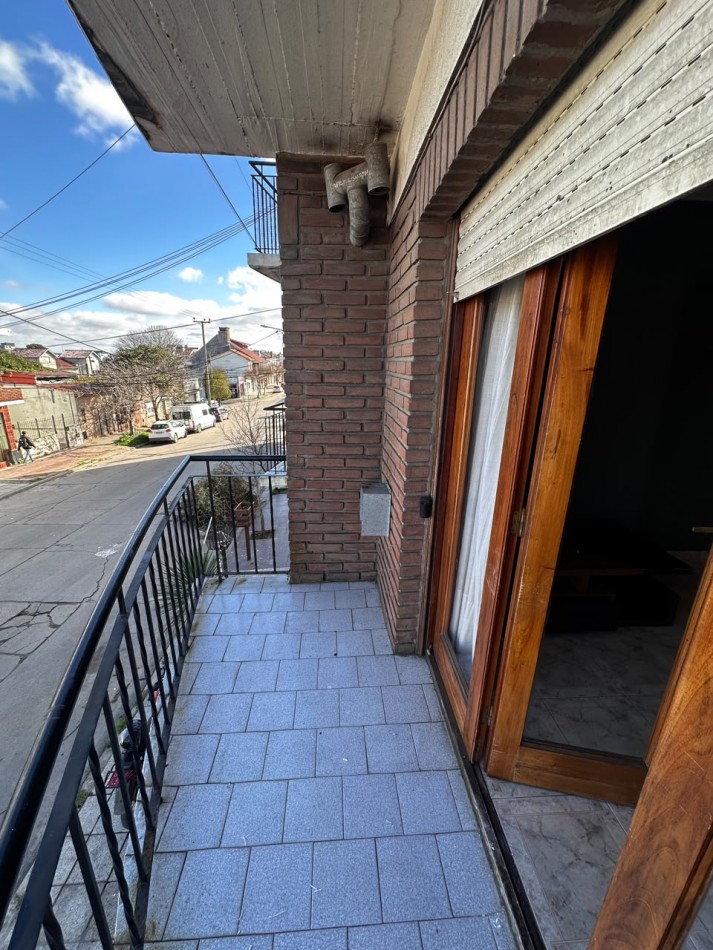 ALQUILER DEPARTAMENTO TRES AMBIENTES CON COCHERA, BALCON Y PATIO