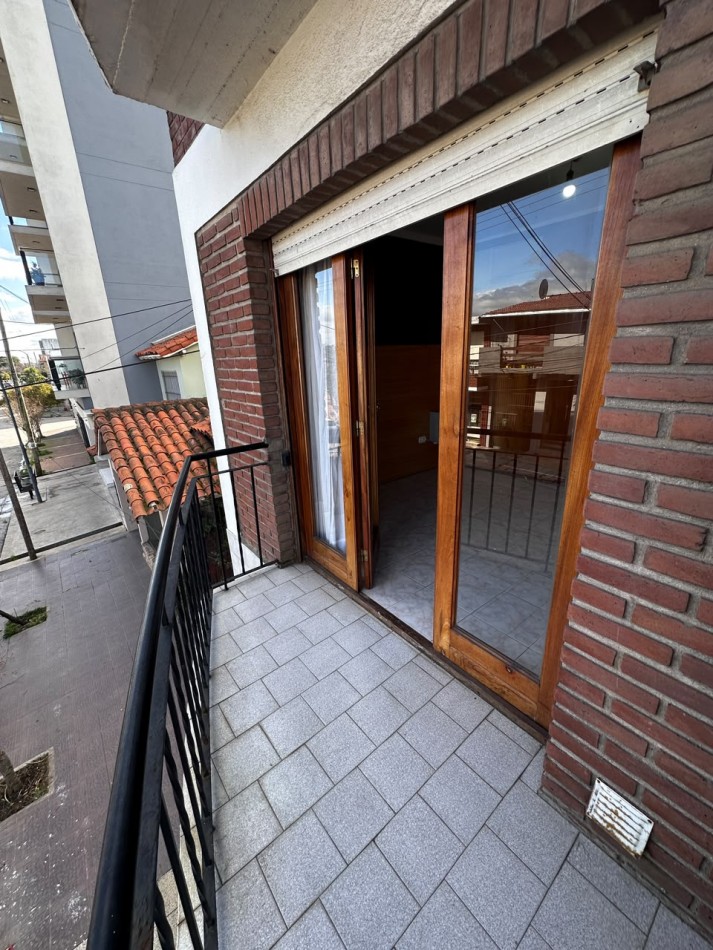 ALQUILER DEPARTAMENTO TRES AMBIENTES CON COCHERA, BALCON Y PATIO