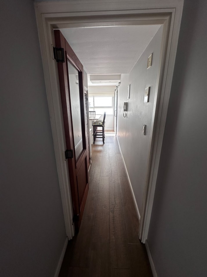 VENTA SEMIPISO DE 3 AMBIENTES CON VISTA LATERAL AL MAR EN LA PERLA