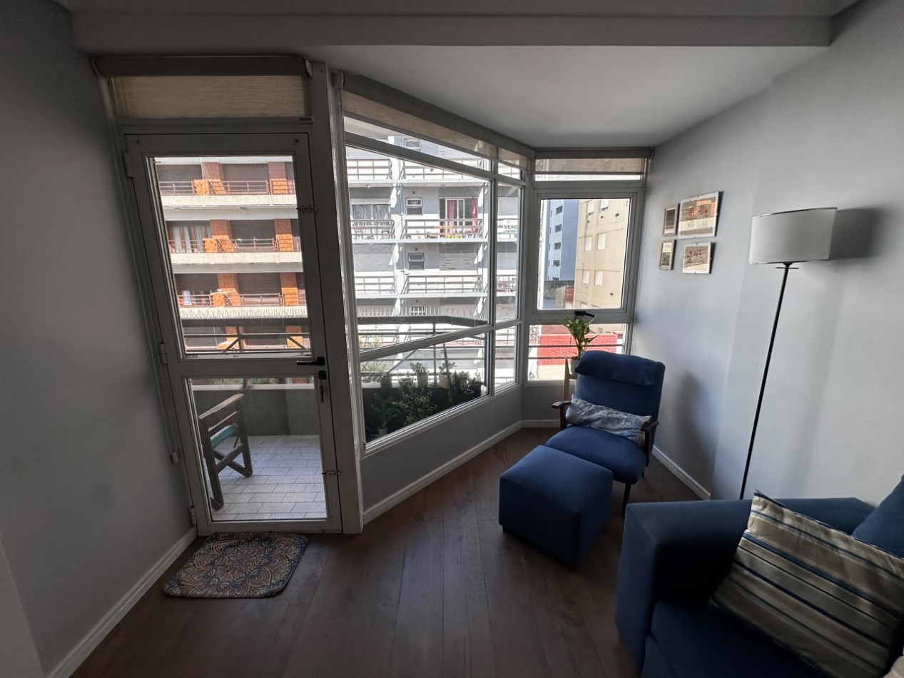 VENTA SEMIPISO DE 3 AMBIENTES CON VISTA LATERAL AL MAR EN LA PERLA