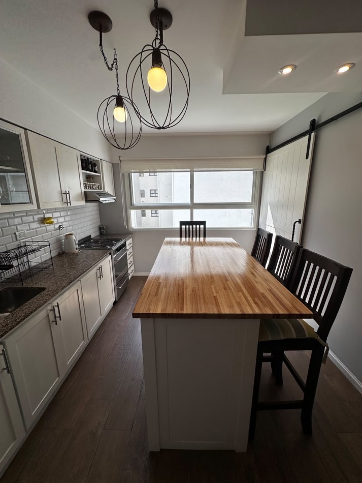 VENTA SEMIPISO DE 3 AMBIENTES CON VISTA LATERAL AL MAR EN LA PERLA