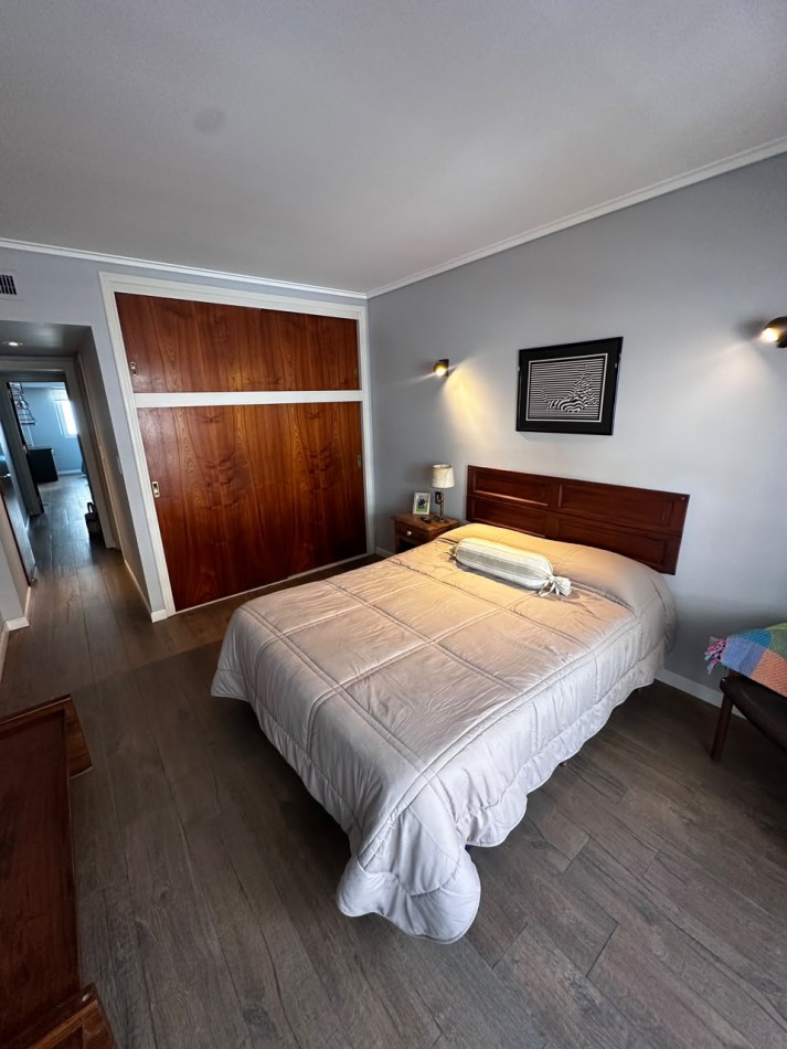 VENTA SEMIPISO DE 3 AMBIENTES CON VISTA LATERAL AL MAR EN LA PERLA