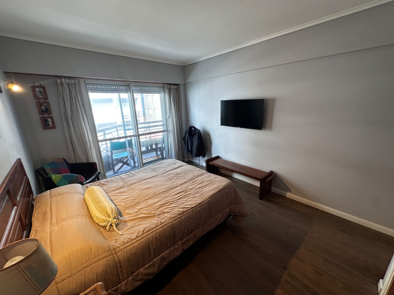 VENTA SEMIPISO DE 3 AMBIENTES CON VISTA LATERAL AL MAR EN LA PERLA