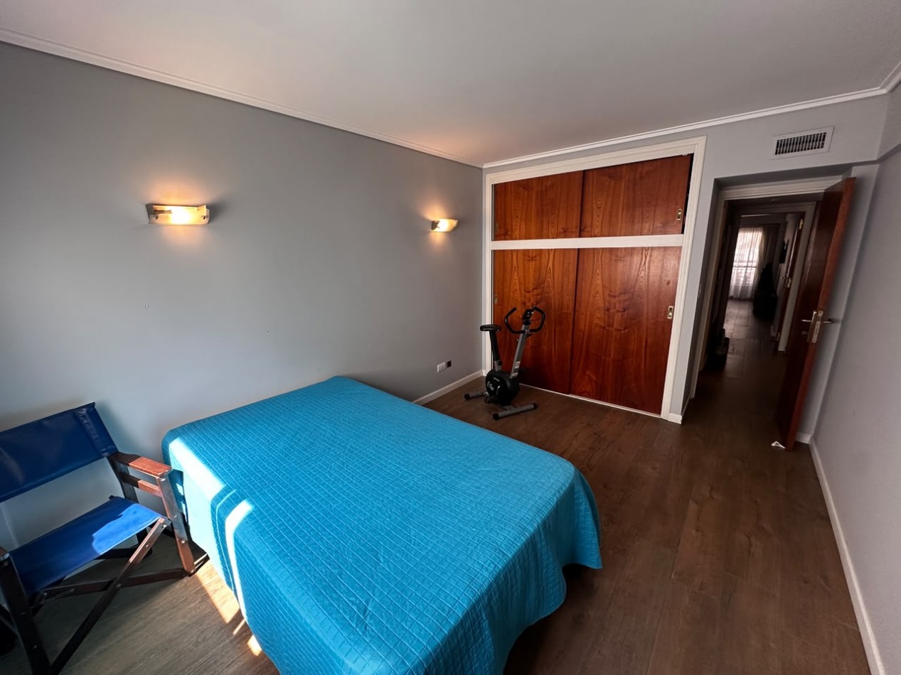 VENTA SEMIPISO DE 3 AMBIENTES CON VISTA LATERAL AL MAR EN LA PERLA