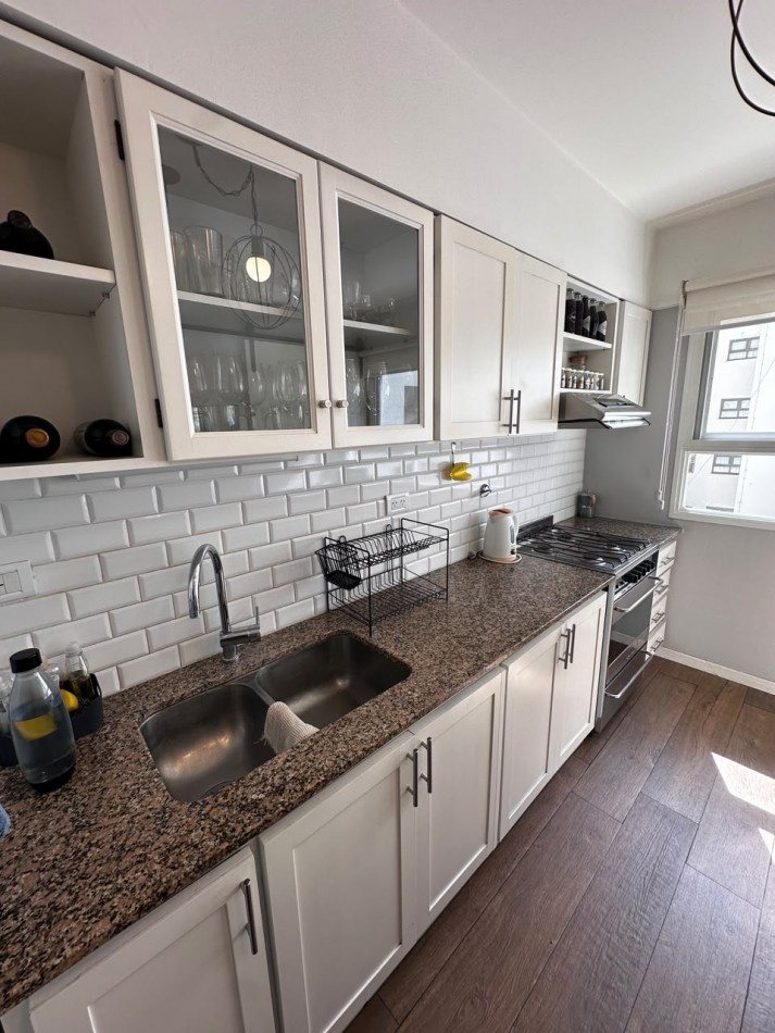 VENTA SEMIPISO DE 3 AMBIENTES CON VISTA LATERAL AL MAR EN LA PERLA