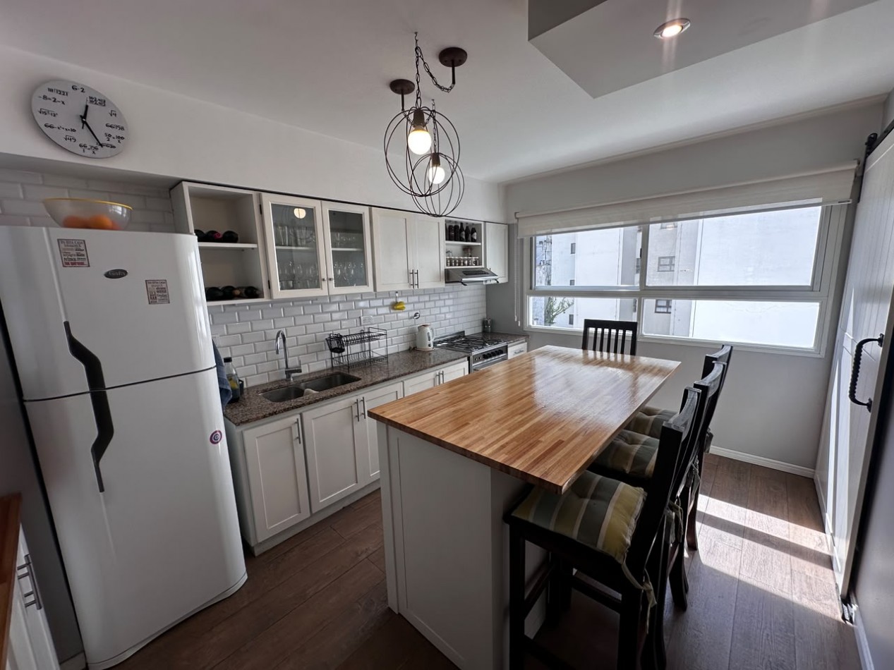 VENTA SEMIPISO DE 3 AMBIENTES CON VISTA LATERAL AL MAR EN LA PERLA