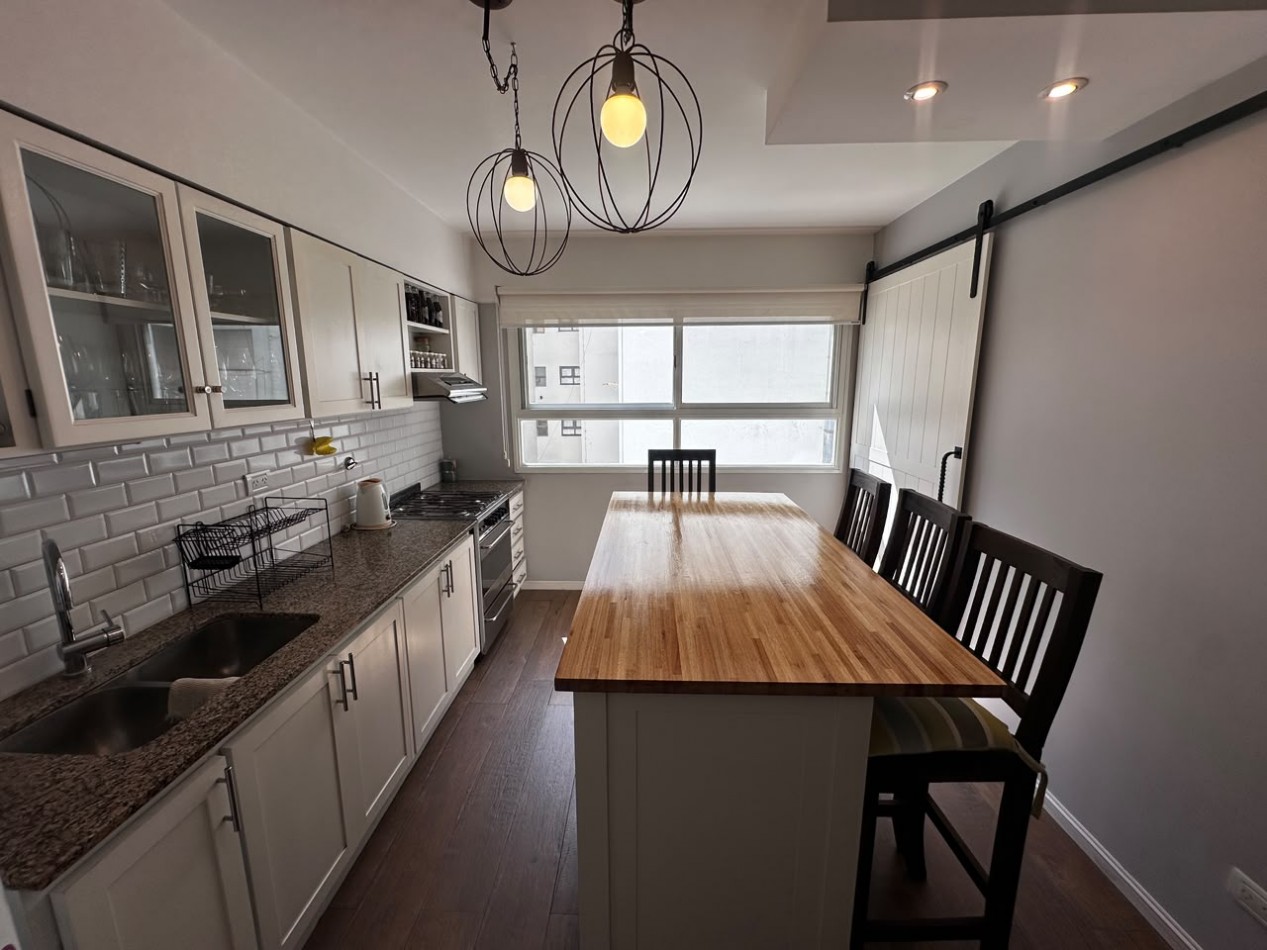 VENTA SEMIPISO DE 3 AMBIENTES CON VISTA LATERAL AL MAR EN LA PERLA