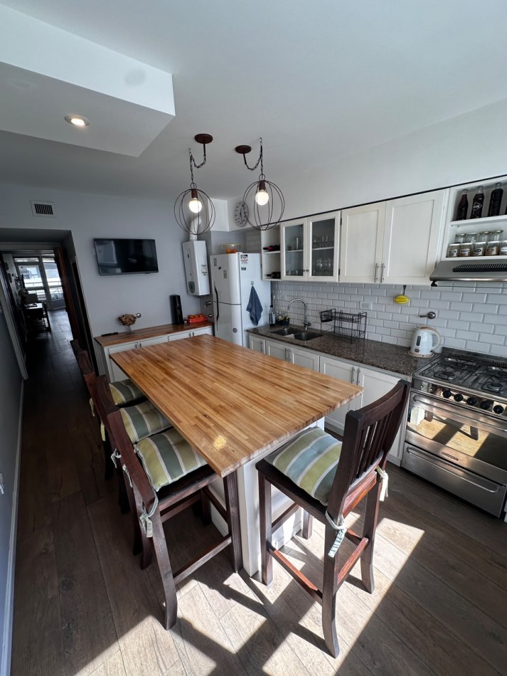 VENTA SEMIPISO DE 3 AMBIENTES CON VISTA LATERAL AL MAR EN LA PERLA