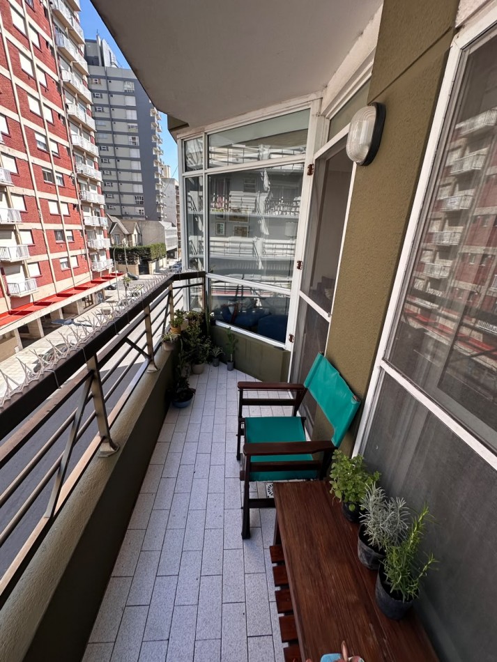 VENTA SEMIPISO DE 3 AMBIENTES CON VISTA LATERAL AL MAR EN LA PERLA